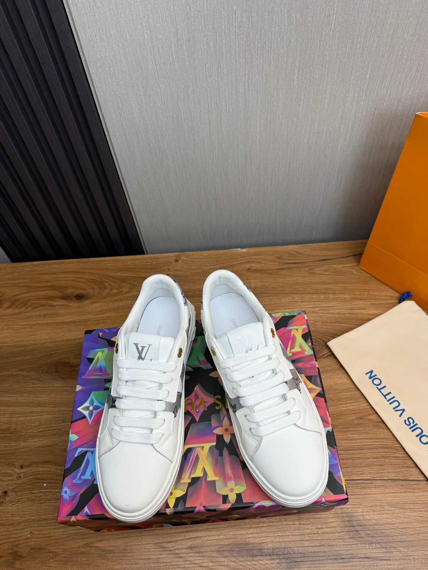 Men's shoes 💰520💰 LOUIS VUITTON [Luden Yiwei] The new trendy Lv is on the market 🎁, casual and fashionable men's shoes 👟 The upper is made of imported silk cowhide + cowhide mesh lining, the original wear-resistant rubber outsole, the version is simple and elegant, exclusive for trendy men. 38-44